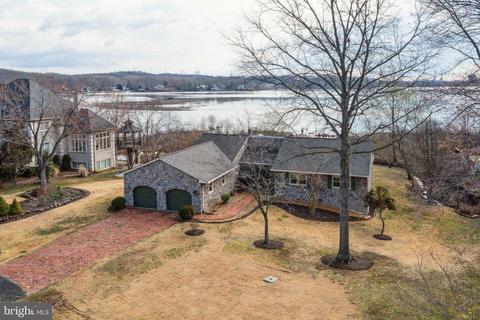 18497 Running Pine Ct, Triangle, VA 22172