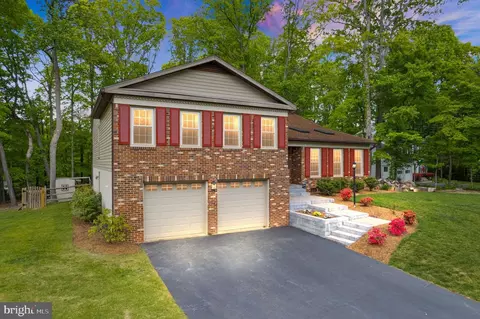 3260 Chancellor Dr, Woodbridge, VA 22192
