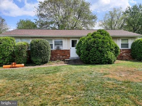 13217 Hillendale Dr, Woodbridge, VA 22193