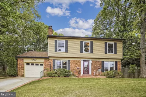 16204 Dartmoor Dr, Dumfries, VA 22025