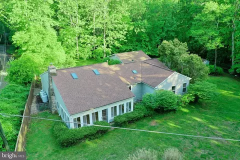 8351 N Point Rd, Manassas, VA 20112