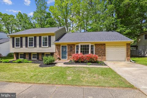 15810 Vista Dr, Dumfries, VA 22025