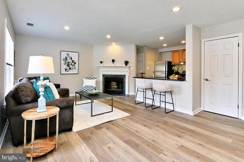 12163 Old Salem Ct, Woodbridge, VA 22192