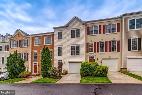 2204 Greywing St, Woodbridge, VA 22191