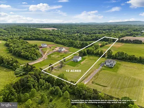 3900 Logmill Rd, Gainesville, VA 20155