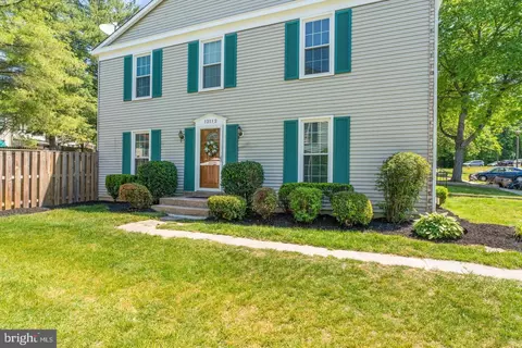 12112 Stoneford Dr, Woodbridge, VA 22192