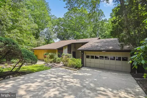 12323 Mulberry Ct, Woodbridge, VA 22192