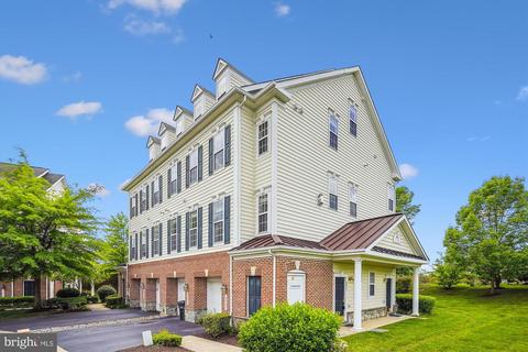 6857 Hampton Bay Ln, Gainesville, VA 20155