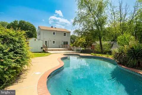 14212 Essex Dr, Woodbridge, VA 22191