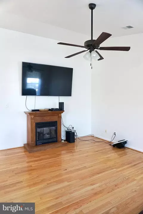 16267 Gayle Ct, Triangle, VA 22172 photo 5