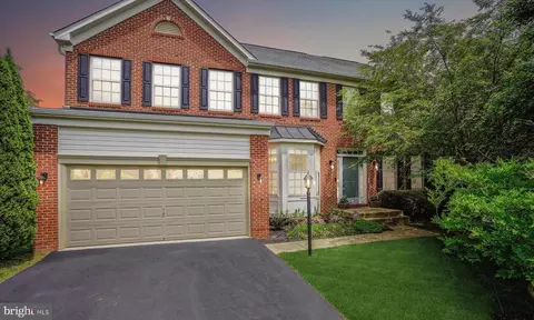 5302 Macdonald Rd, Woodbridge, VA 22193