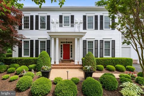8111 Amsterdam Ct, Gainesville, VA 20155