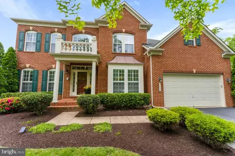 2035 Paisley Ct, Woodbridge, VA 22191