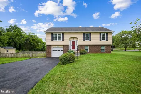 14201 Lakeview Dr, Gainesville, VA 20155