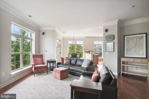 680 Watermans Dr #203, Woodbridge, VA 22191