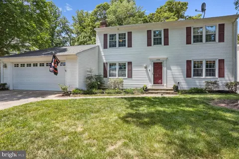 11956 Governors Ct, Woodbridge, VA 22192