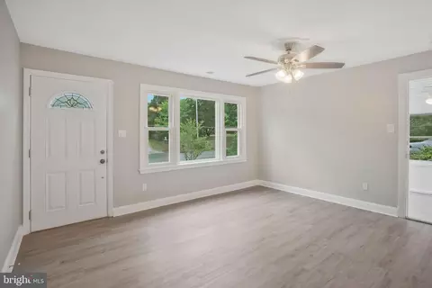 8320 Rolling Rd, Manassas, VA 20110 photo 12