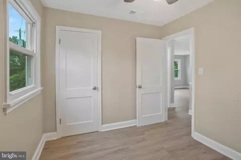 8320 Rolling Rd, Manassas, VA 20110 photo 16