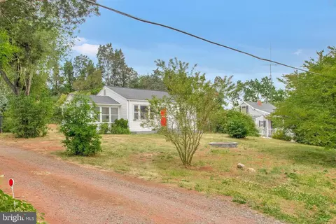 8320 Rolling Rd, Manassas, VA 20110 photo 2