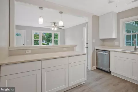8320 Rolling Rd, Manassas, VA 20110 photo 3