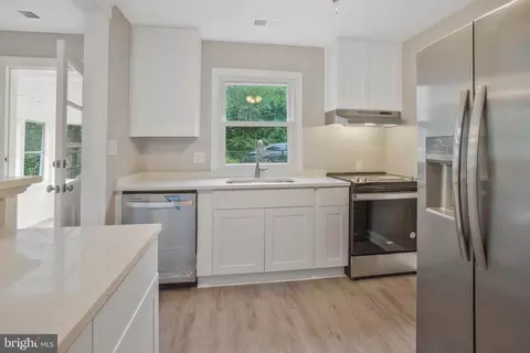 8320 Rolling Rd, Manassas, VA 20110 photo 6