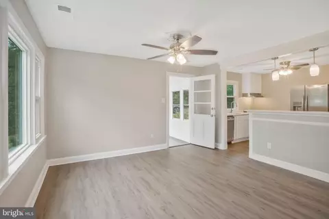 8320 Rolling Rd, Manassas, VA 20110 photo 10