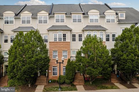7131 Little Thames Dr, Gainesville, VA 20155