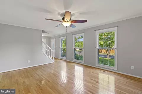15227 Holleyside Dr, Dumfries, VA 22025 photo 7