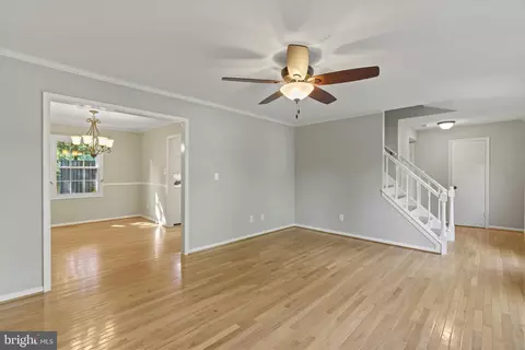 15227 Holleyside Dr, Dumfries, VA 22025 photo 9