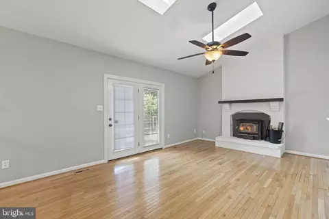 15227 Holleyside Dr, Dumfries, VA 22025 photo 18
