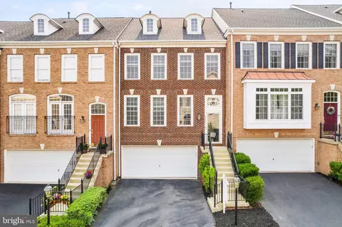 6154 Toledo Pl, Haymarket, VA 20169