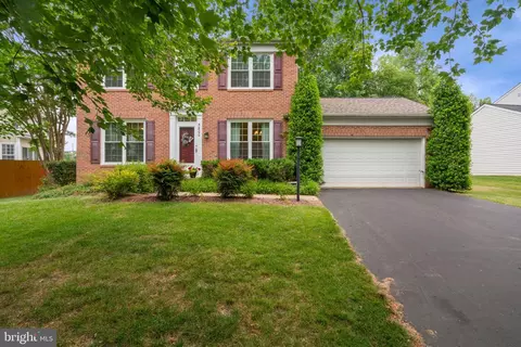5800 Birch White Ct, Woodbridge, VA 22193