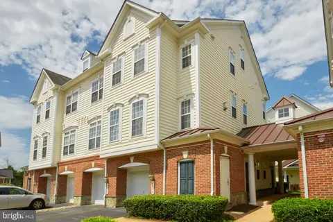 6812 Sabbarton Pl #93, Gainesville, VA 20155
