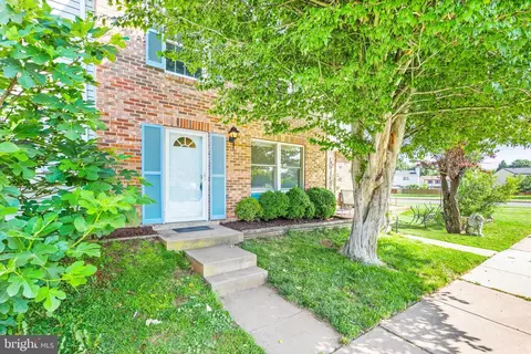 8852 Petersburg Ct, Manassas, VA 20109