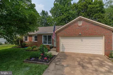 15218 Cedar Knoll Ct, Montclair, VA 22025