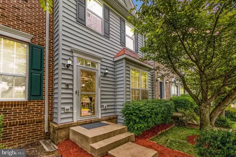 12965 Taxi Dr, Woodbridge, VA 22193