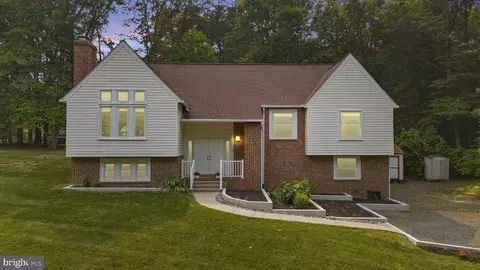 10018 Ellis Rd, Manassas, VA 20111