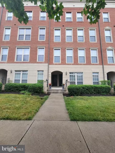 8045 Crescent Park Dr #198, Gainesville, VA 20155