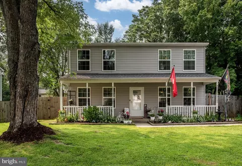 5564 Saint Charles Dr, Woodbridge, VA 22193