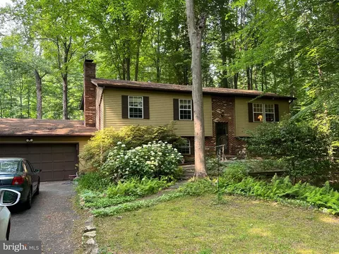 8828 Doug Dr, Nokesville, VA 20181