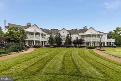 7055 Heritage Hunt Dr #109, Gainesville, VA 20155