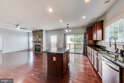 18542 Quantico Gateway Dr, Triangle, VA 22172 photo 10