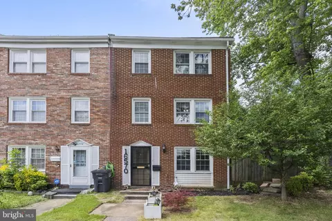 16570 Royal Ct, Woodbridge, VA 22191
