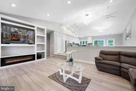 7330 Carver Rd, Gainesville, VA 20155 photo 5