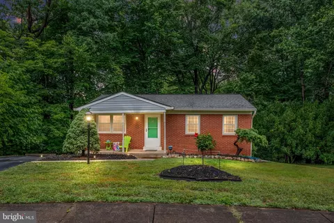 13822 Londonderry Ct, Woodbridge, VA 22193