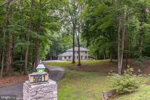 5891 Anthony Dr, Woodbridge, VA 22193