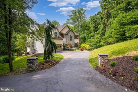 8075 Knightshayes Dr, Manassas, VA 20111