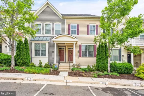 3008 Chinkapin Oak Ln, Woodbridge, VA 22191