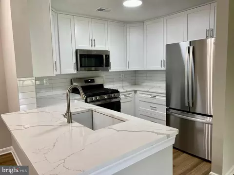 1055 Gardenview Loop #102, Woodbridge, VA 22191