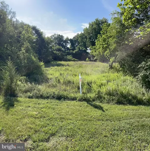 18606 Triangle St, Triangle, VA 22172 photo 1